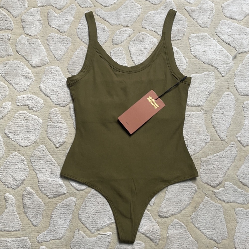 NWT 💚 GF collective Bodysuit